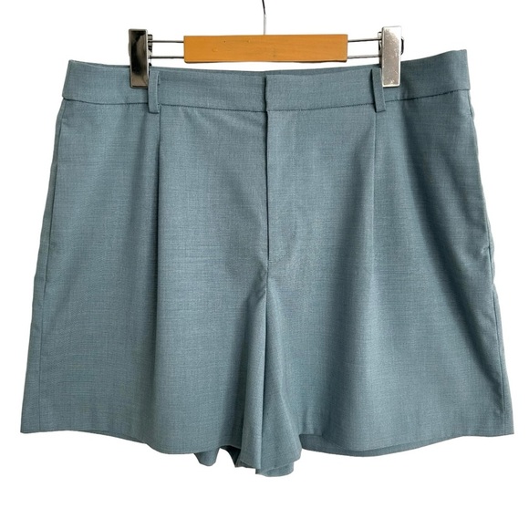 UNIQLO NWOT Smart Tucked Tailored Shorts in Blue Grey Women's Size XL - Picture 1 of 5